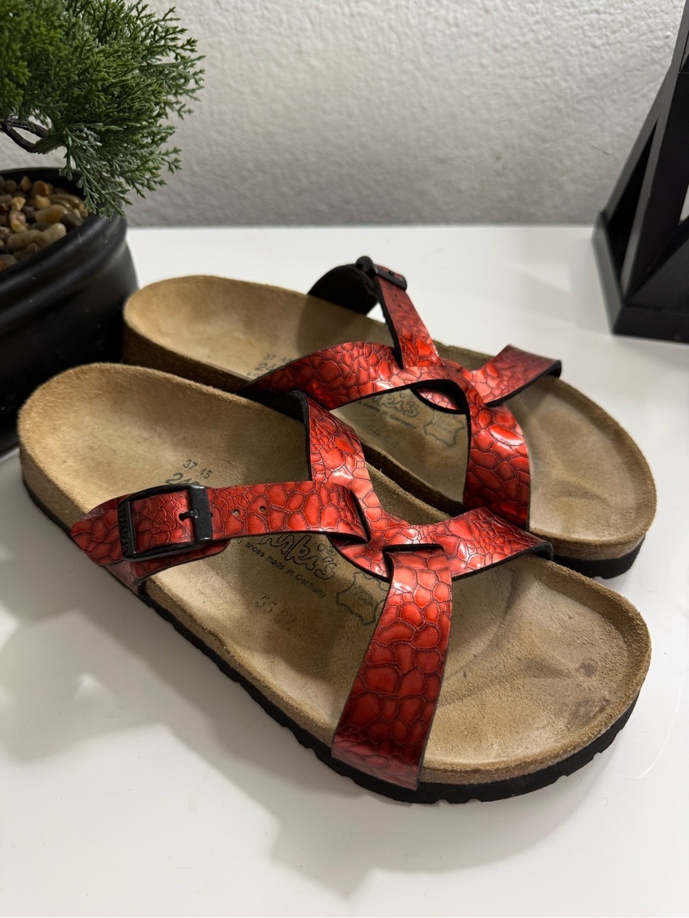 Birkenstock birkis women size 6 Red Metallic Crisscross Sandals - Picture 4 of 8
